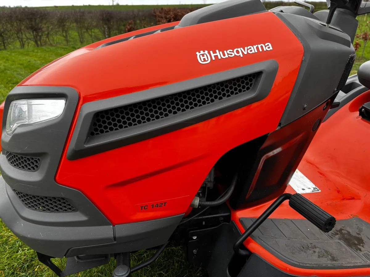 Husqvarna TC 142T ride on Mower - Image 2