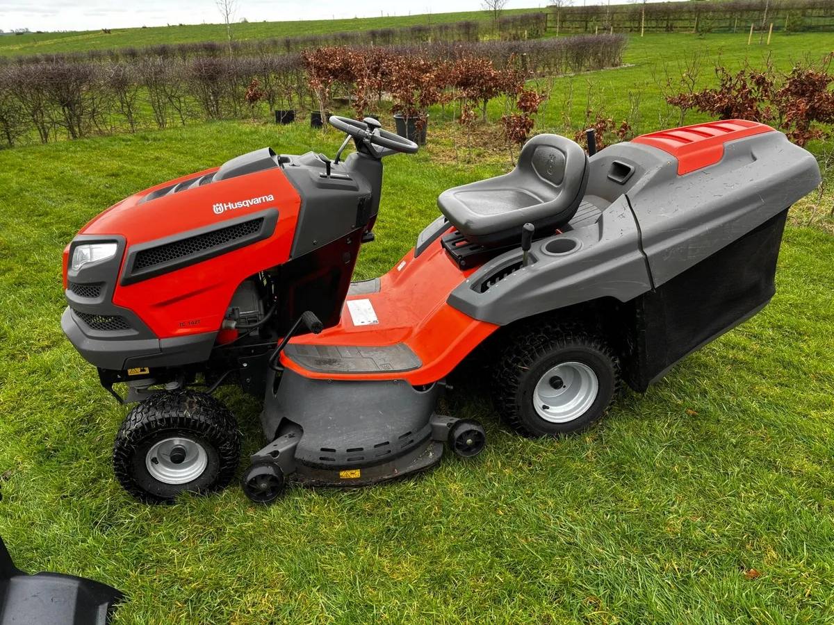 Husqvarna TC 142T ride on Mower - Image 4