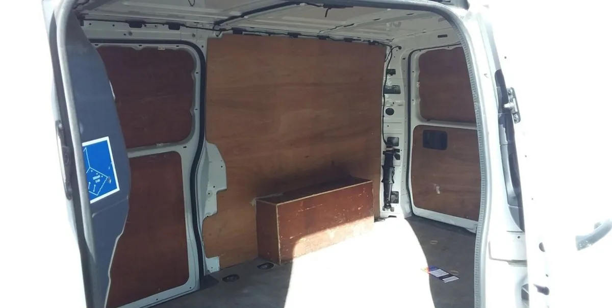 2021 Mercedes-Benz Vito Low Roof Panel Van - Image 3