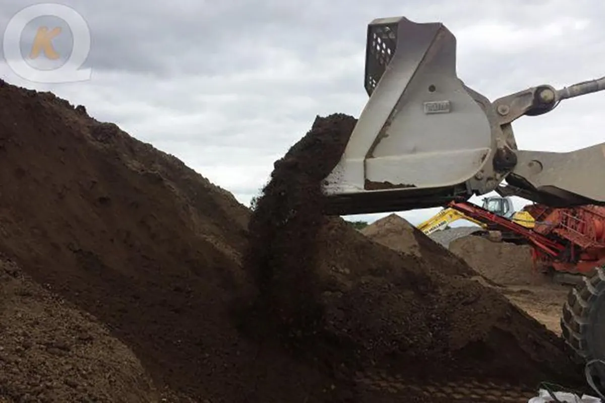 SCREENED TOP SOIL - Image 3