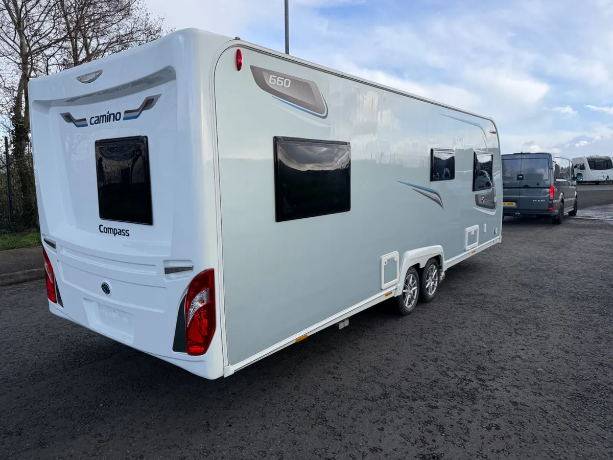 2019 Compass island bed - Image 4