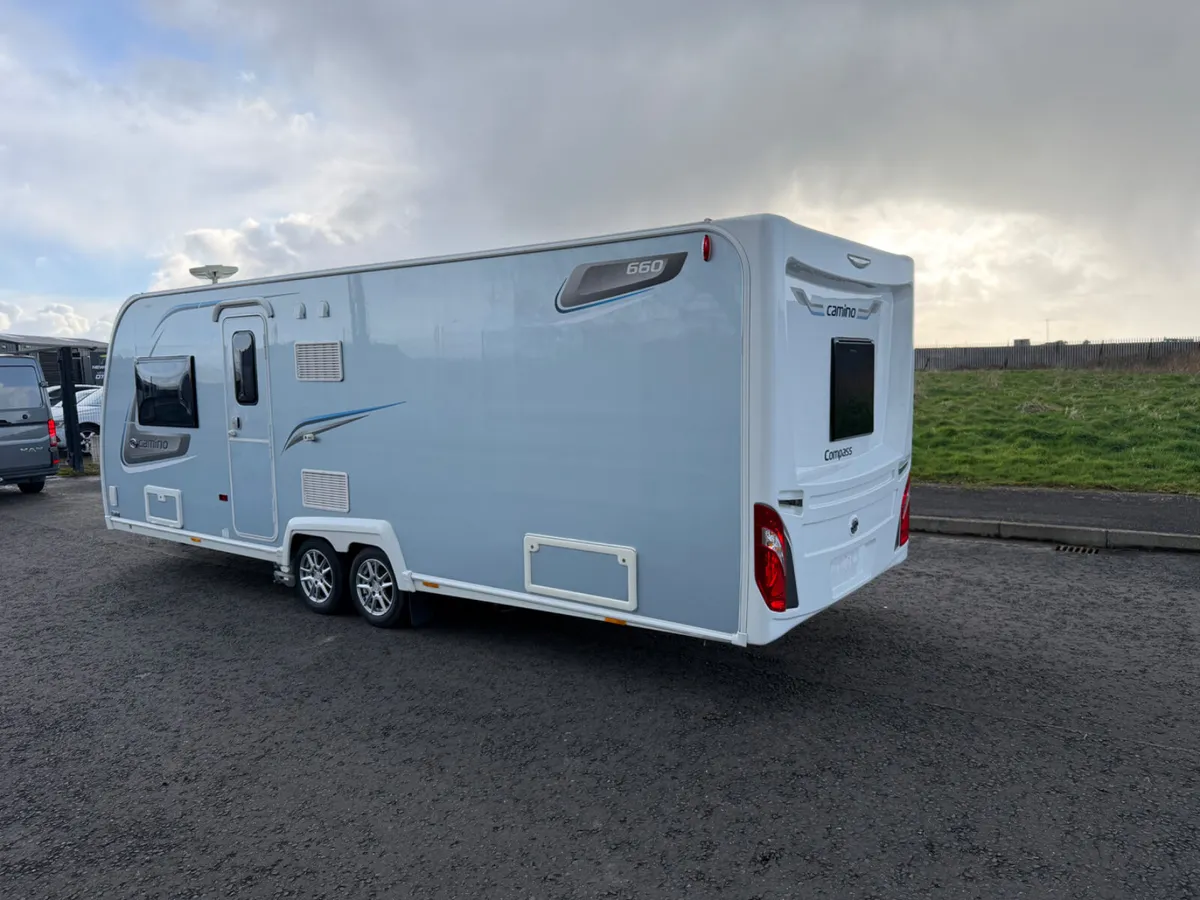 2019 Compass island bed - Image 3