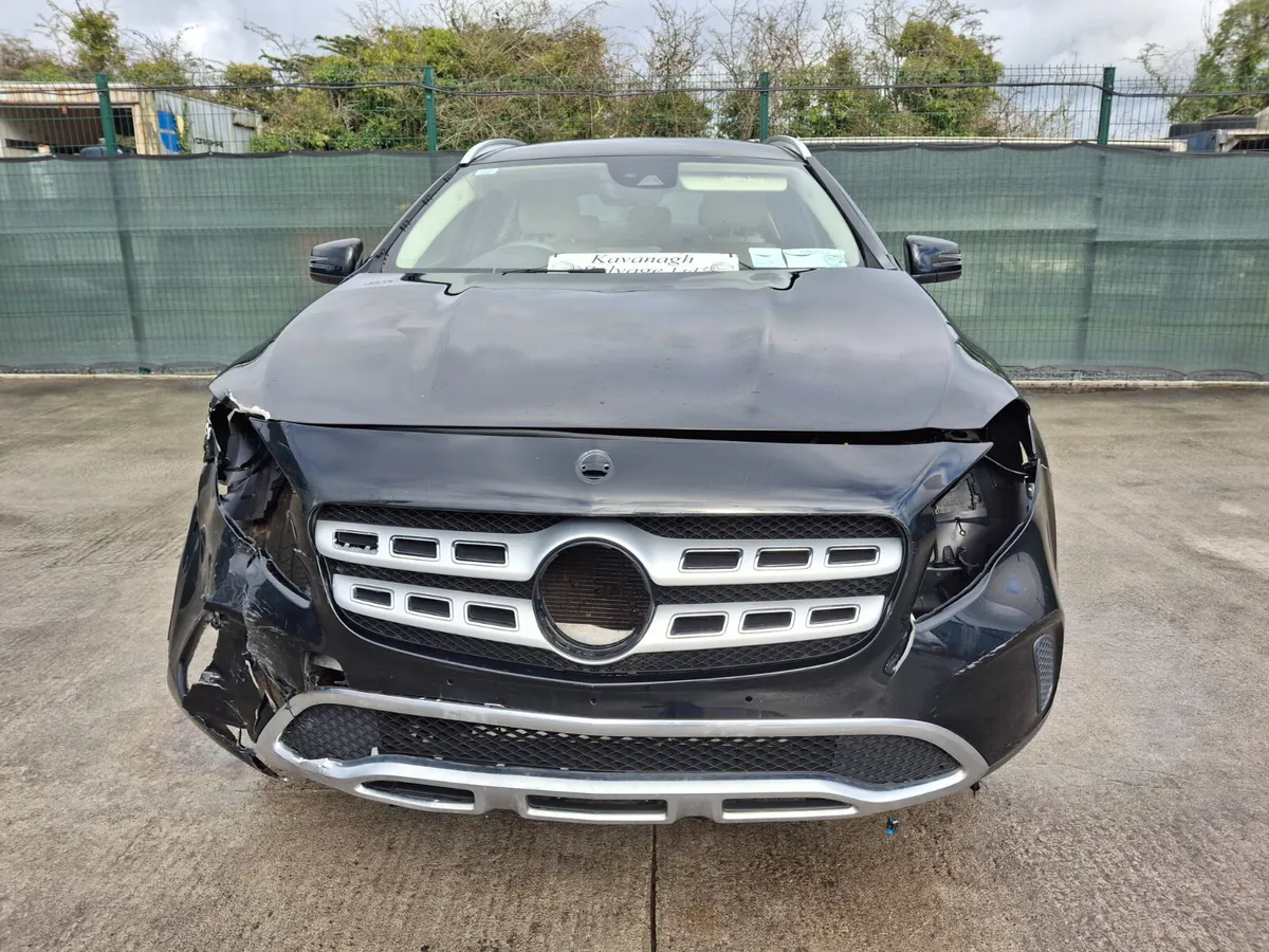 201 Mercedes CLA-CLASS 180 Automatic - Image 3