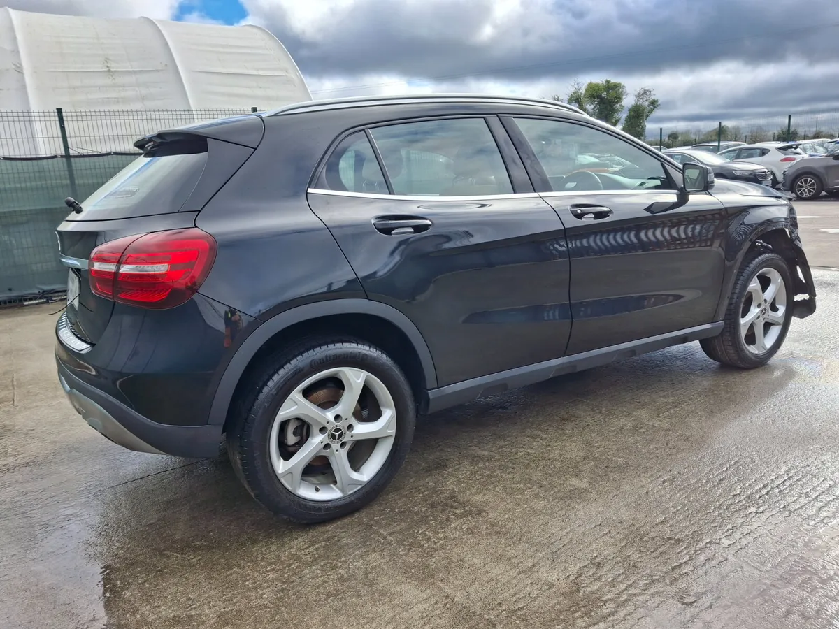 201 Mercedes GLA-Class 180 Automatic - Image 4