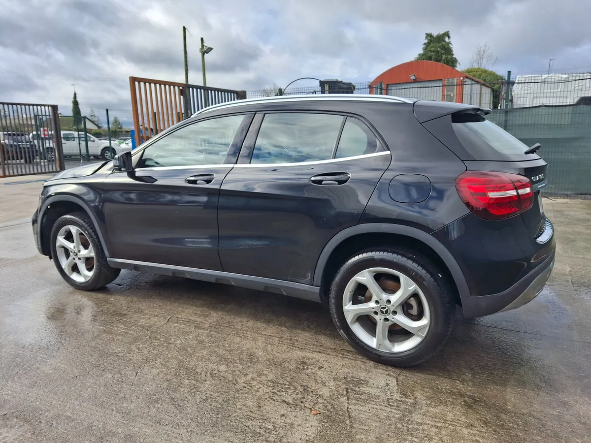201 Mercedes GLA-Class 180 Automatic - Image 4