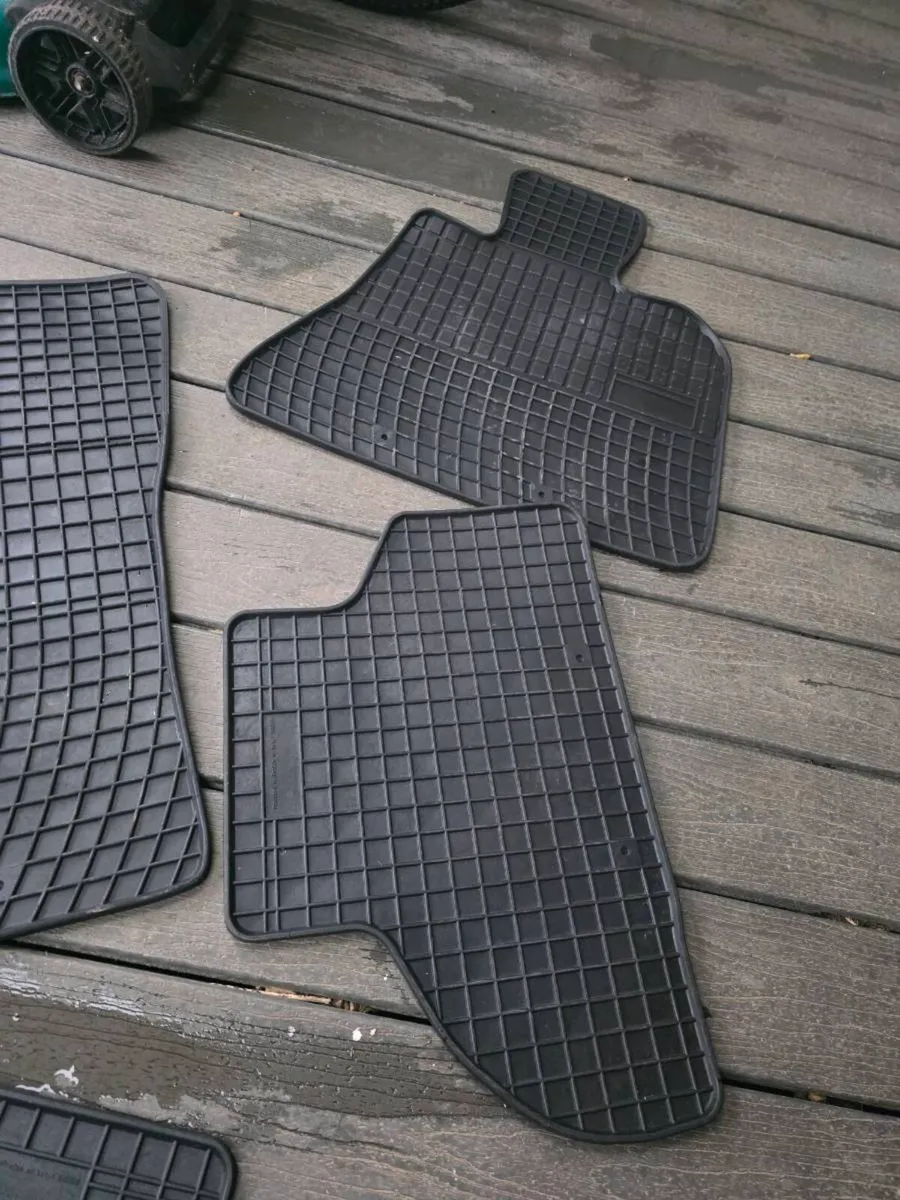 BMW X5 rubber mats including boot mat & Boot guard - Image 4