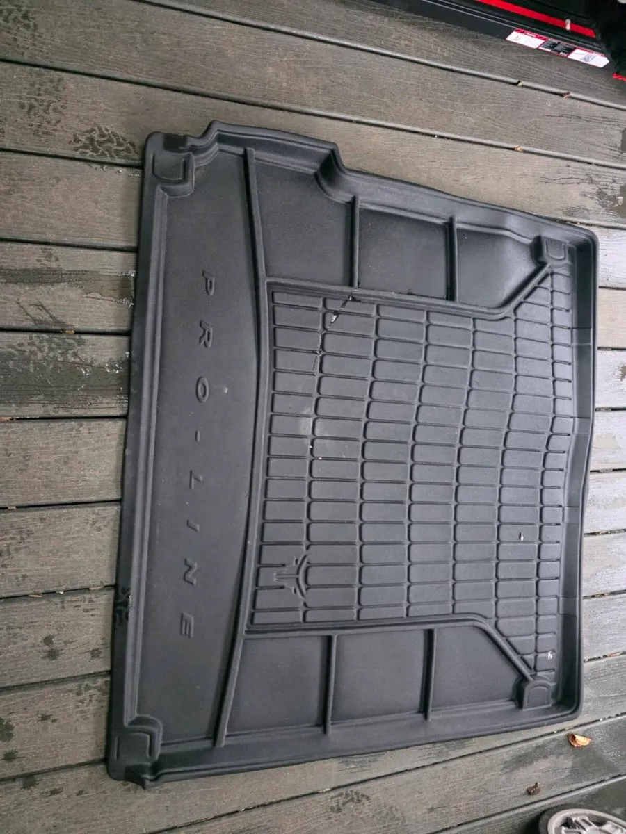 BMW X5 rubber mats including boot mat & Boot guard - Image 2