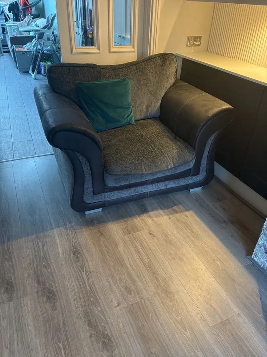 Stunning sofa set - Image 2