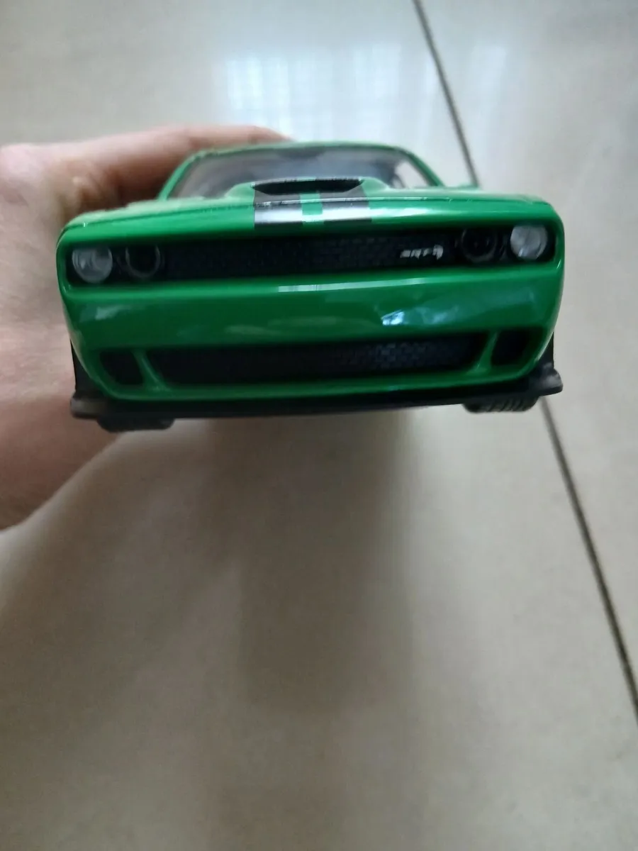 Dodge Challenger SRT Die-Cast 1:24 – Opening Doors - Image 3