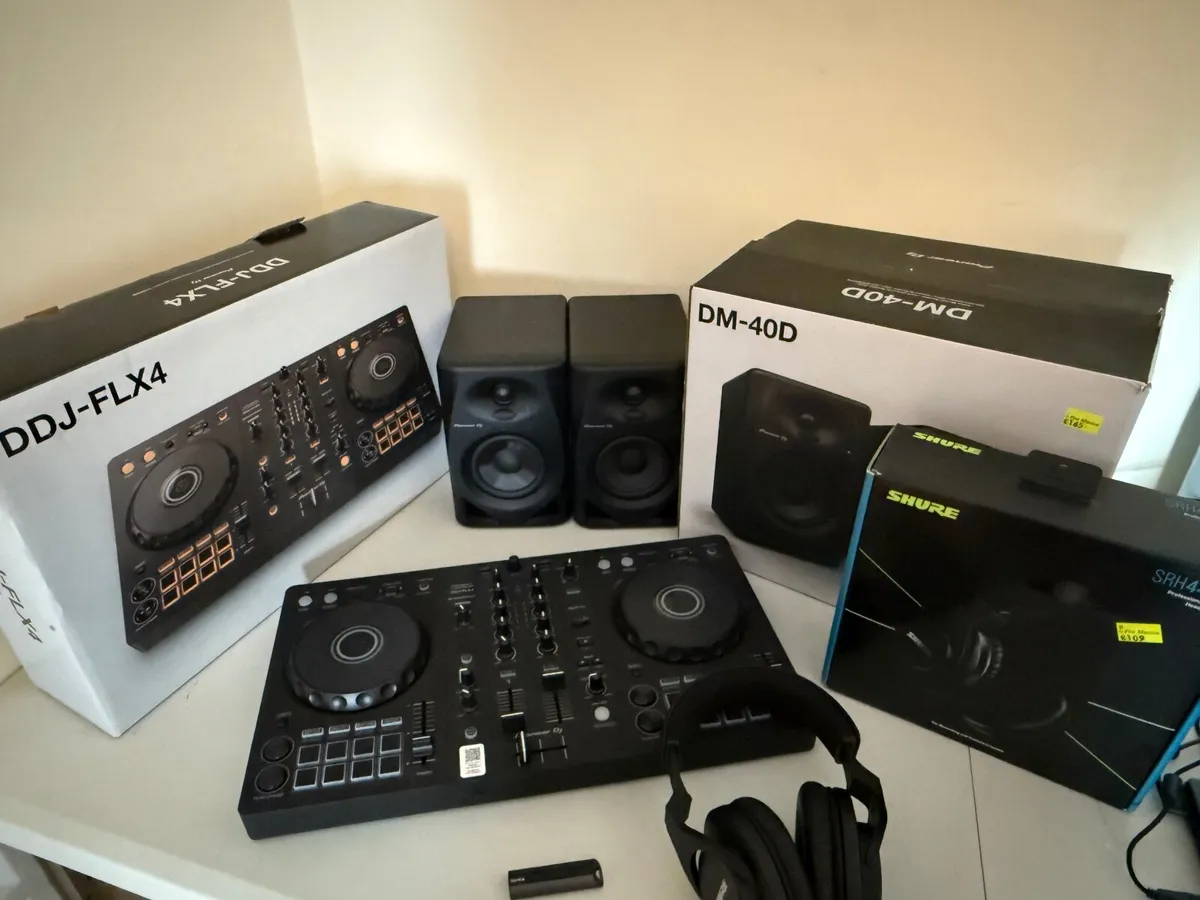 Pioneer DDJ-FLX4 DJ Controller – Like New – Great - Image 2