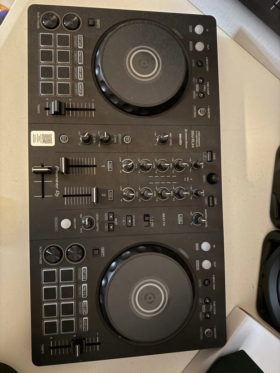 Pioneer DDJ-FLX4 DJ Controller – Like New – Great - Image 3