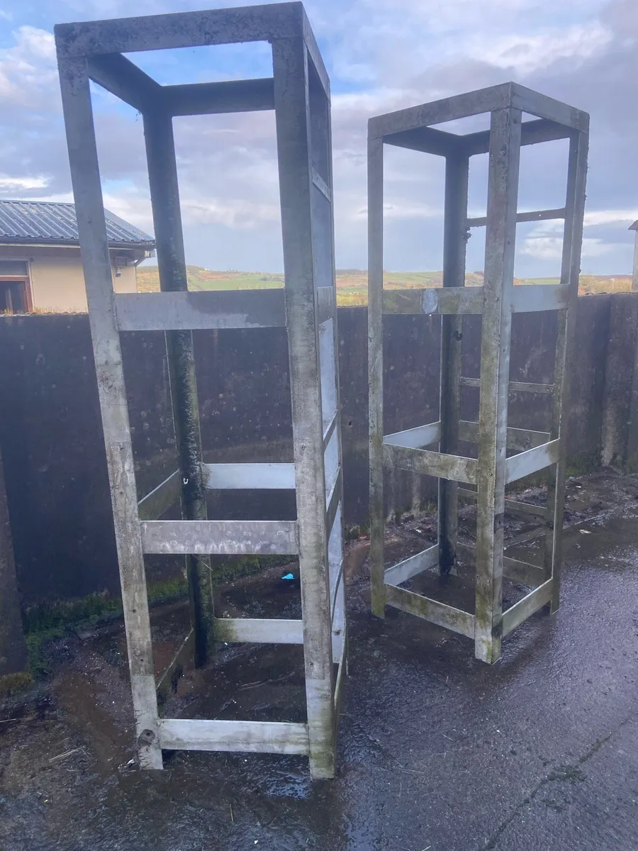 Steel stand - Image 1