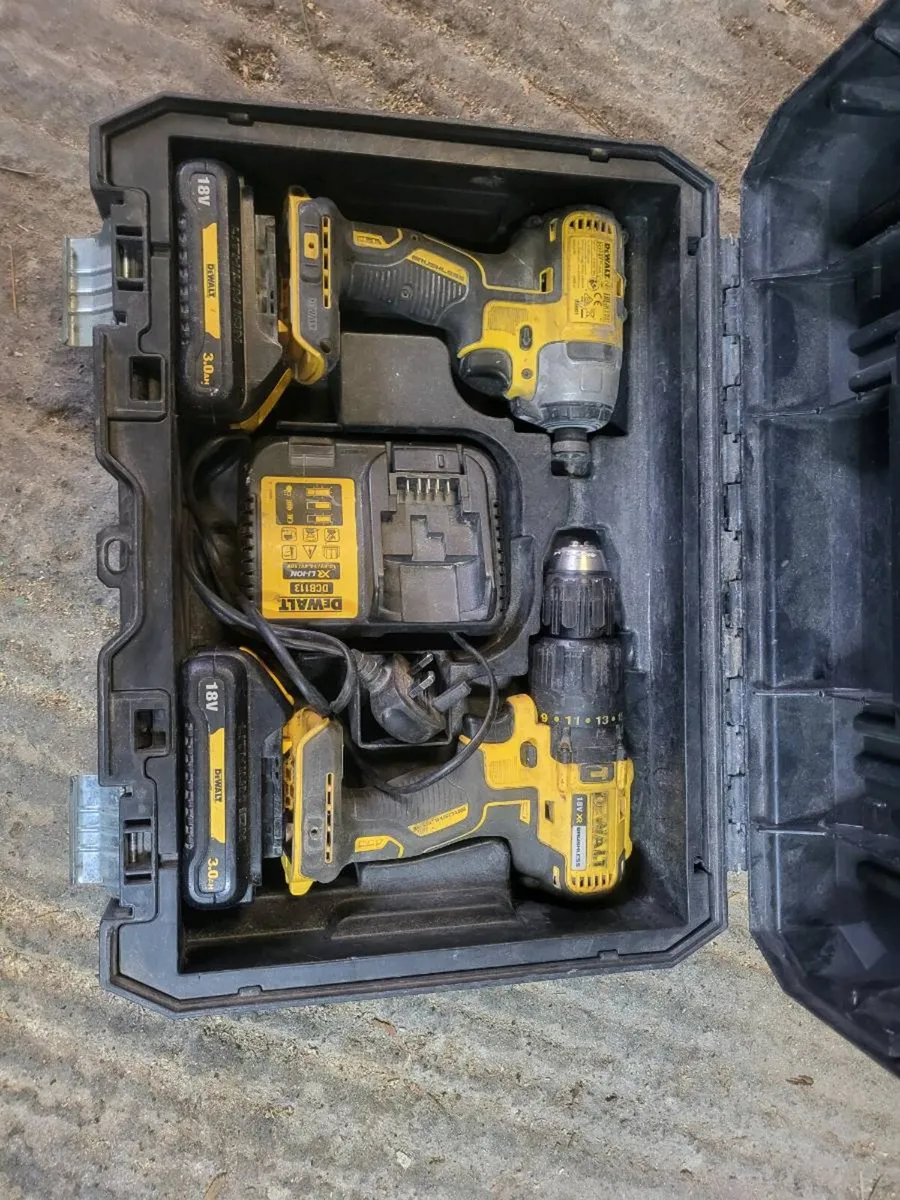 Dewalt drill set - Image 1