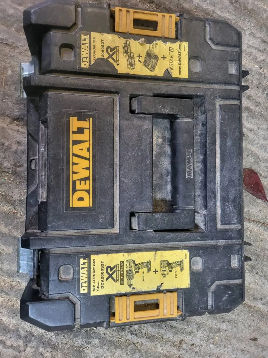 Dewalt drill set - Image 2