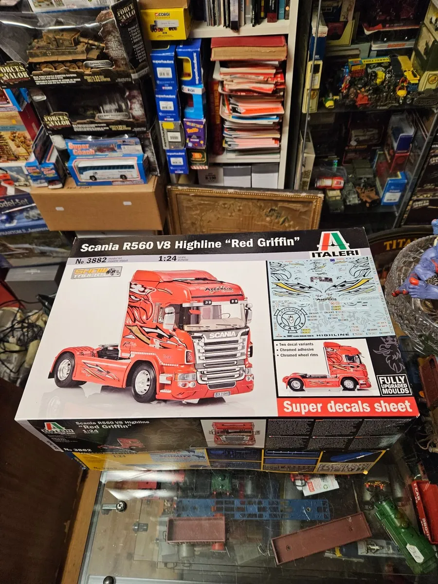 Airfix Italeri Scania Tractor Unit Model Kit - Image 1
