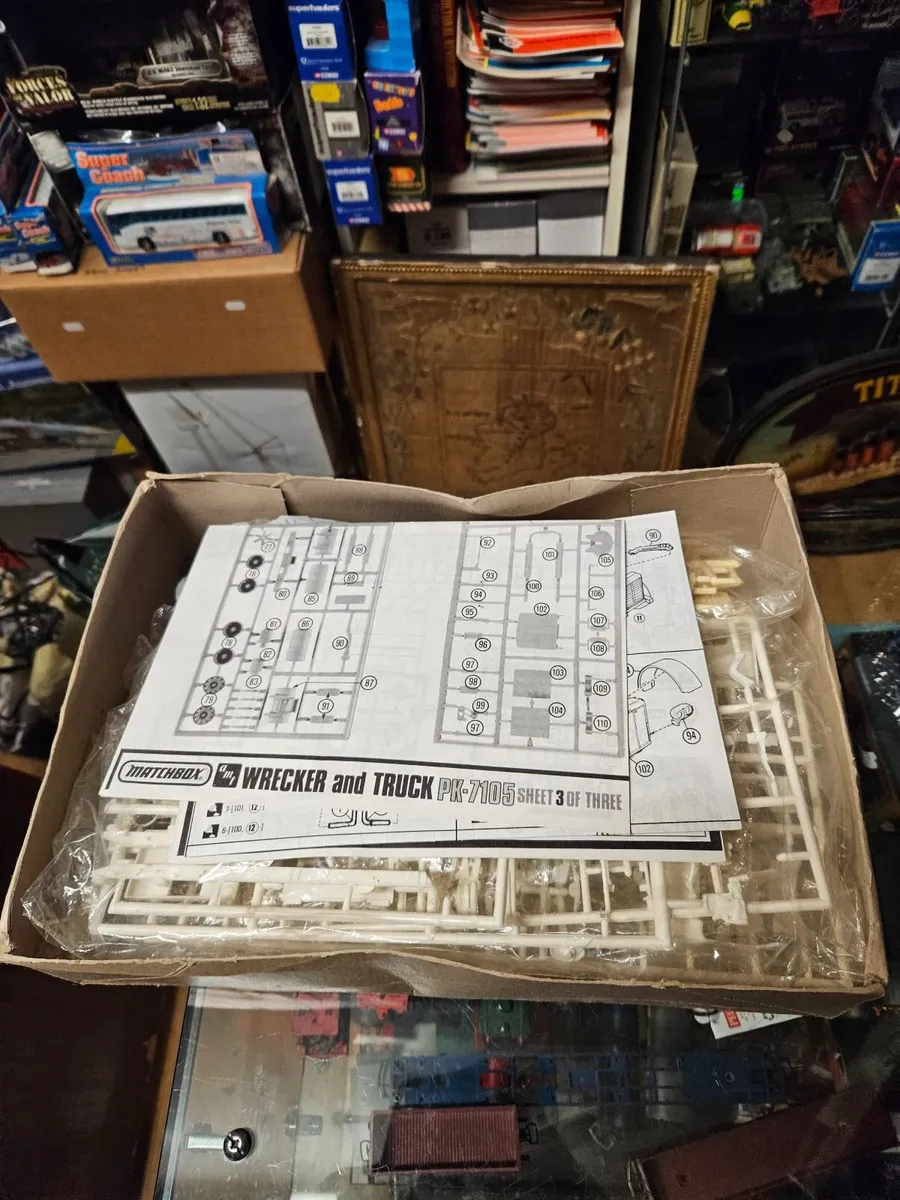 Matchbox Peterbuilt Trucks Model Kit Wrecker - Image 3