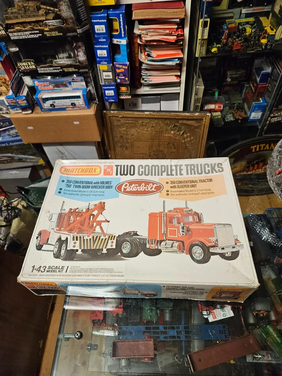 Matchbox Peterbuilt Trucks Model Kit Wrecker - Image 1
