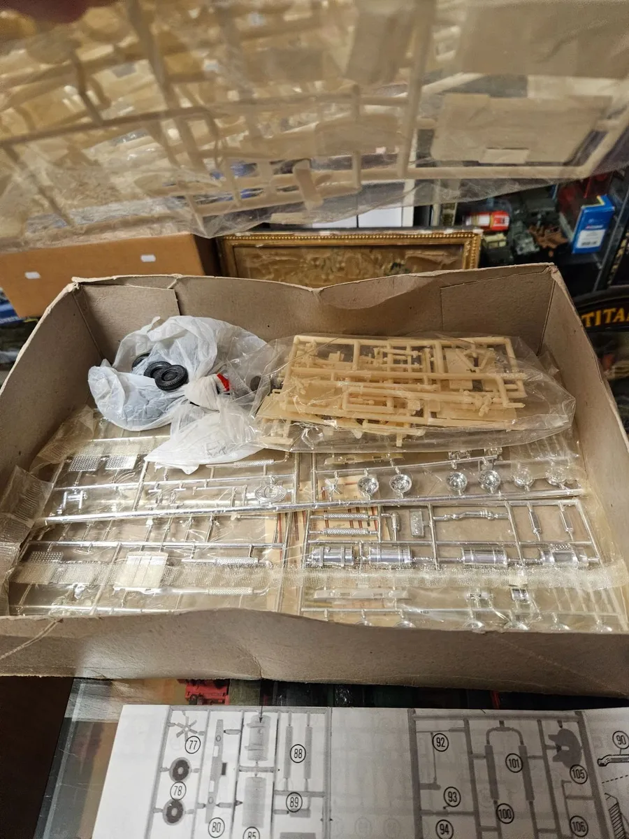 Matchbox Peterbuilt Trucks Model Kit Wrecker - Image 4