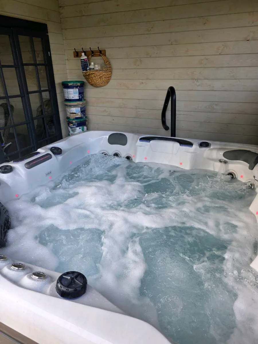 Hot tub - Image 2