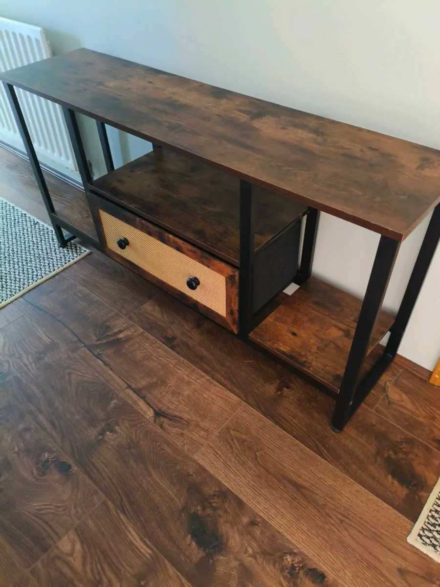 Beautiful 5 ft new table 40 Euro - Image 3