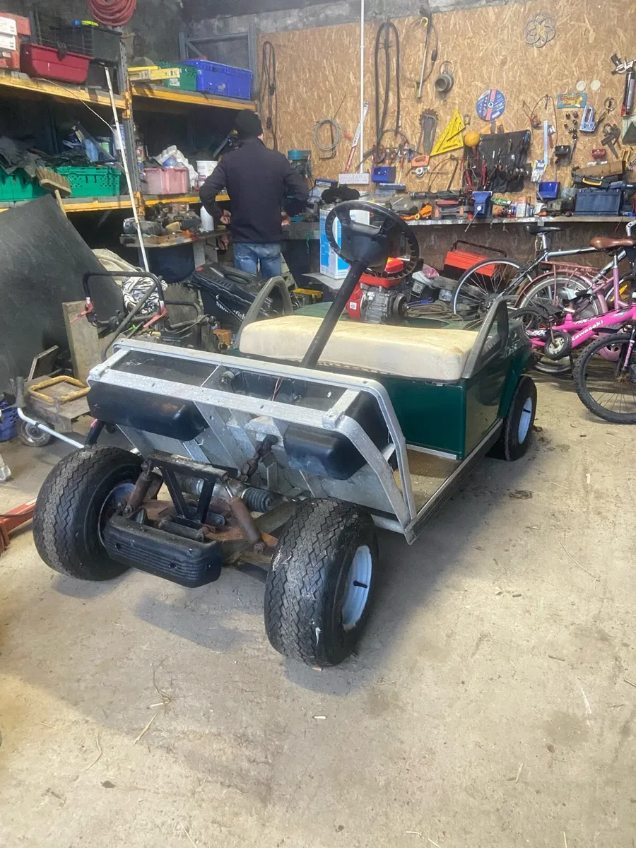 Golf cart - Image 1