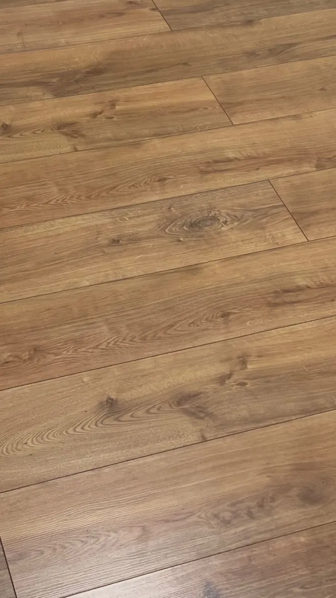 Laminate floor 12mm - Image 1