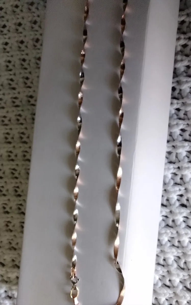 9ct white & rose gold twist chain necklace as new - Image 1