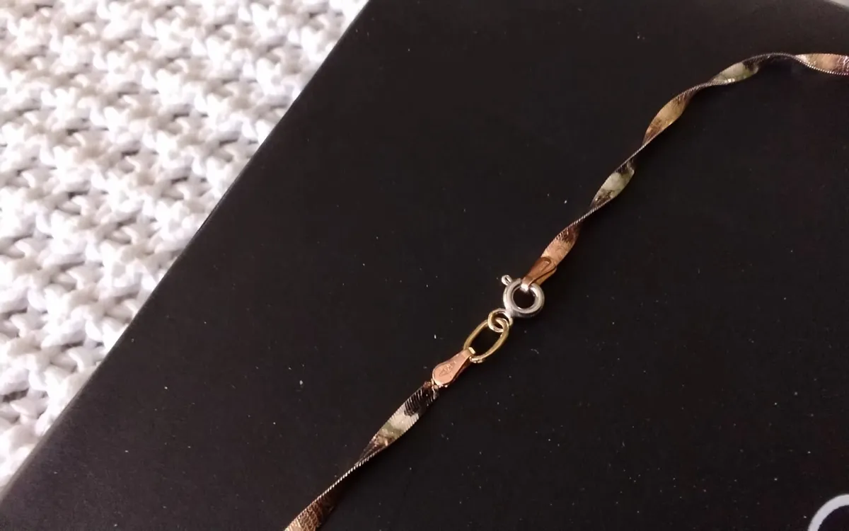 9ct white & rose gold twist chain necklace as new - Image 3