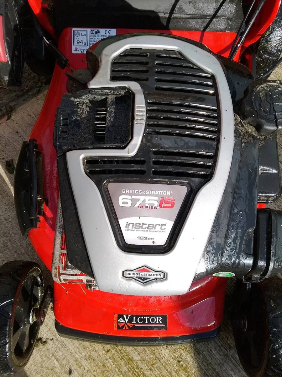 Petrol lawnmower with electric start - Image 2