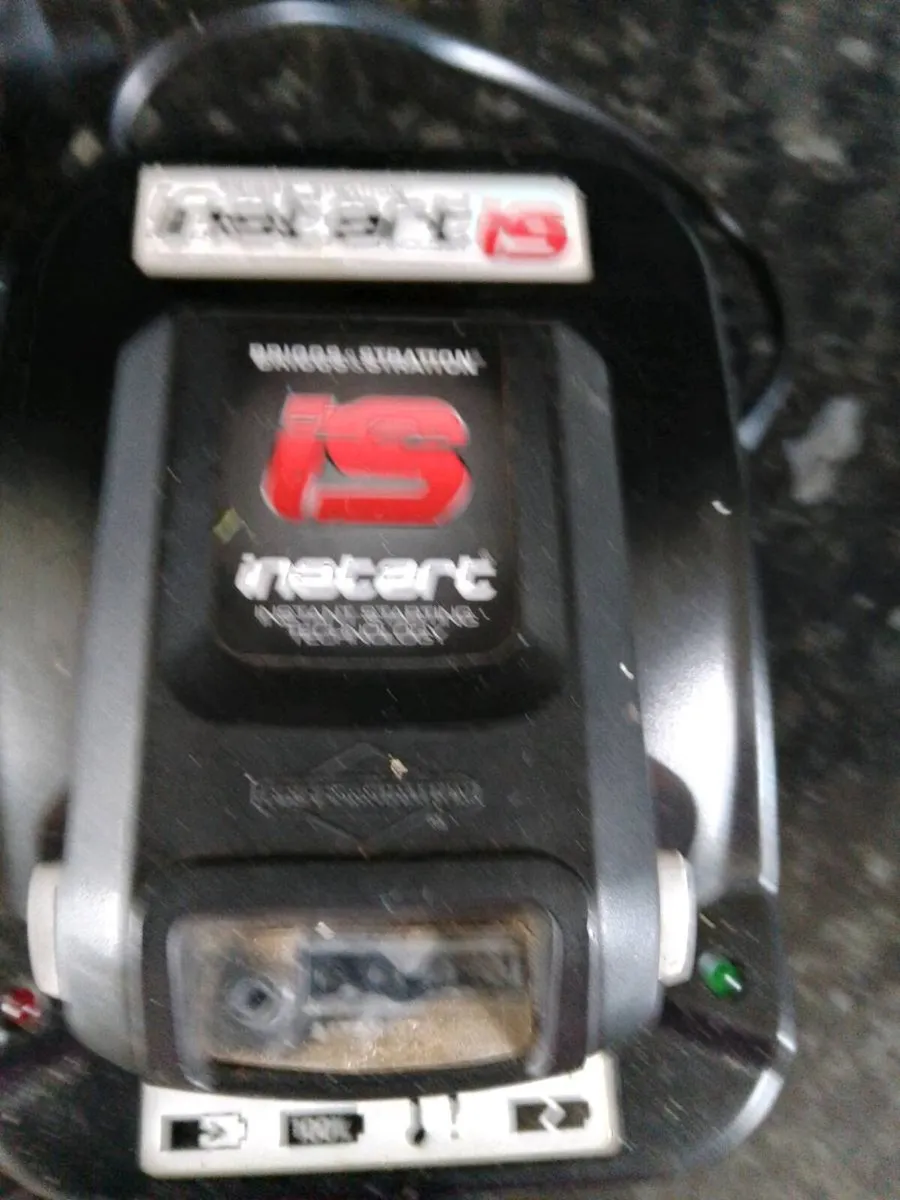 Petrol lawnmower with electric start - Image 3