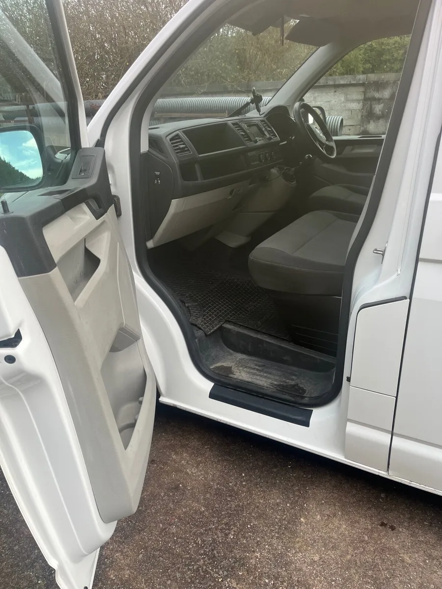 Volkswagen Transporter 2017 - Image 3