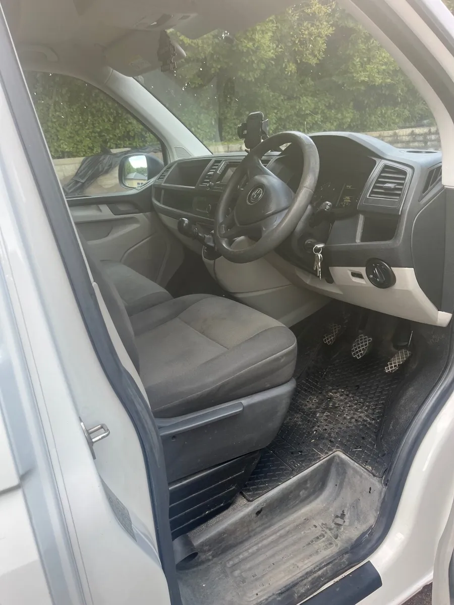 Volkswagen Transporter 2017 - Image 4