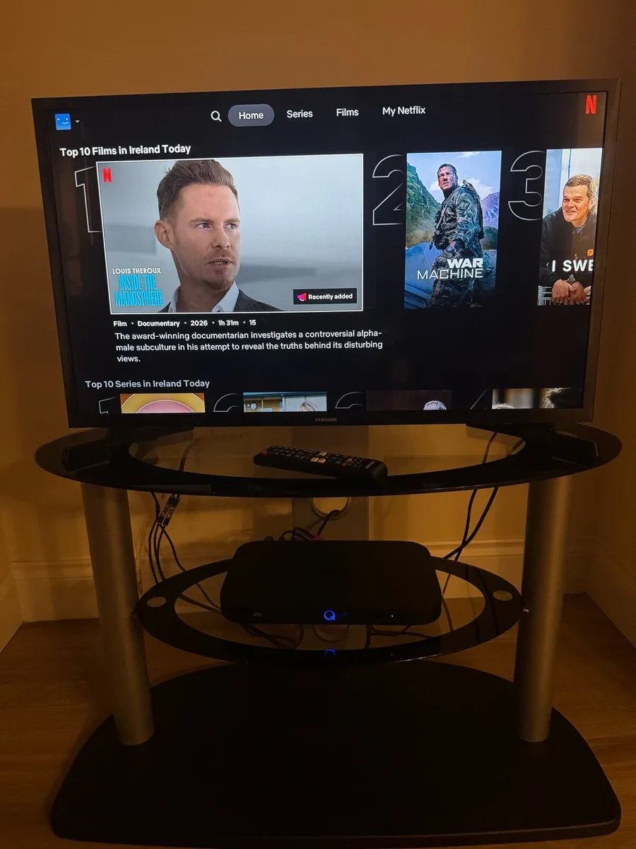 32” Samsung TV & TV Stand - Image 1