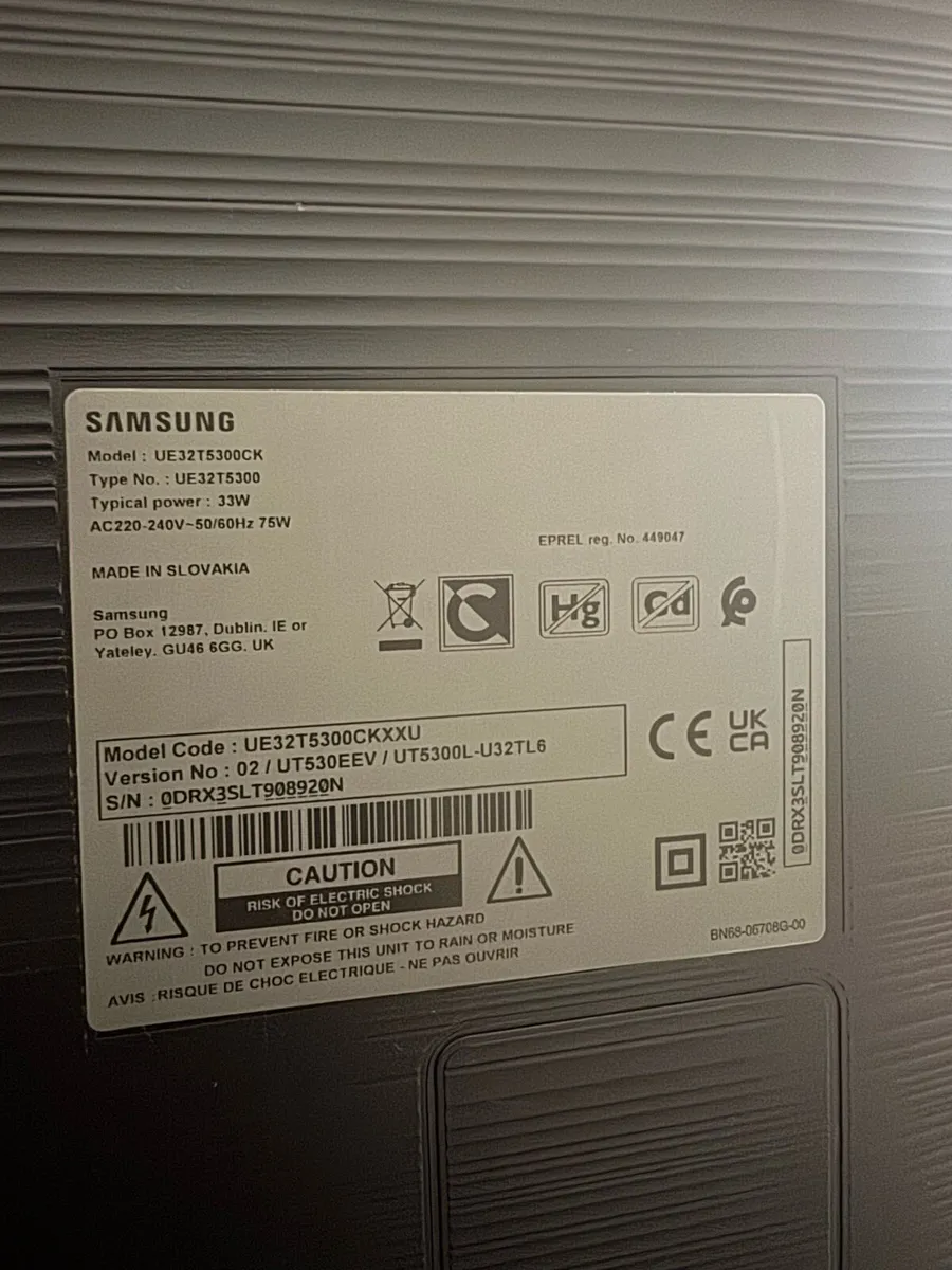 32” Samsung TV & TV Stand - Image 3