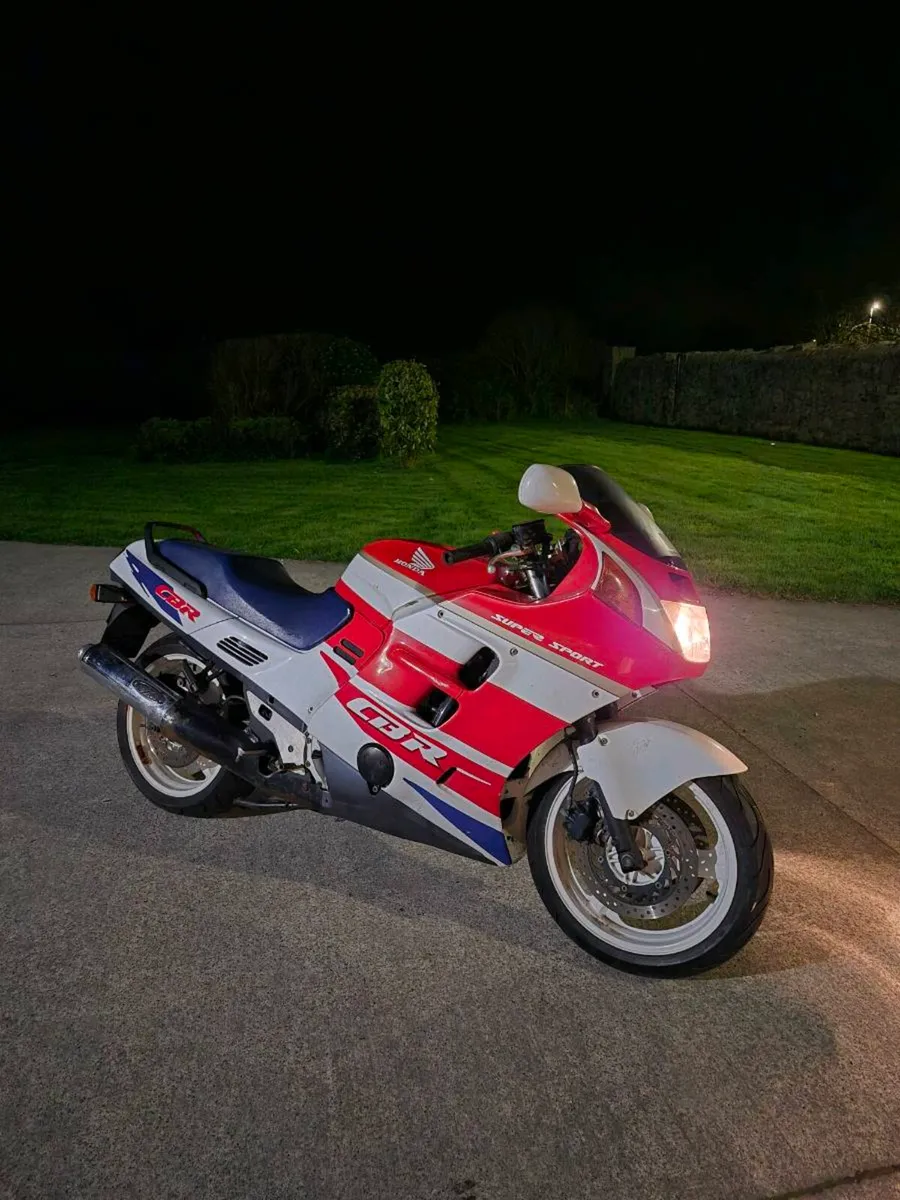 CBR1000F SUPERSPORT - Image 1