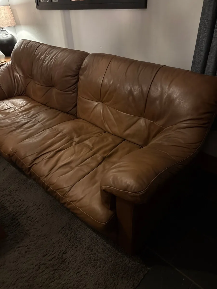 4 seater leather sofa - Image 1