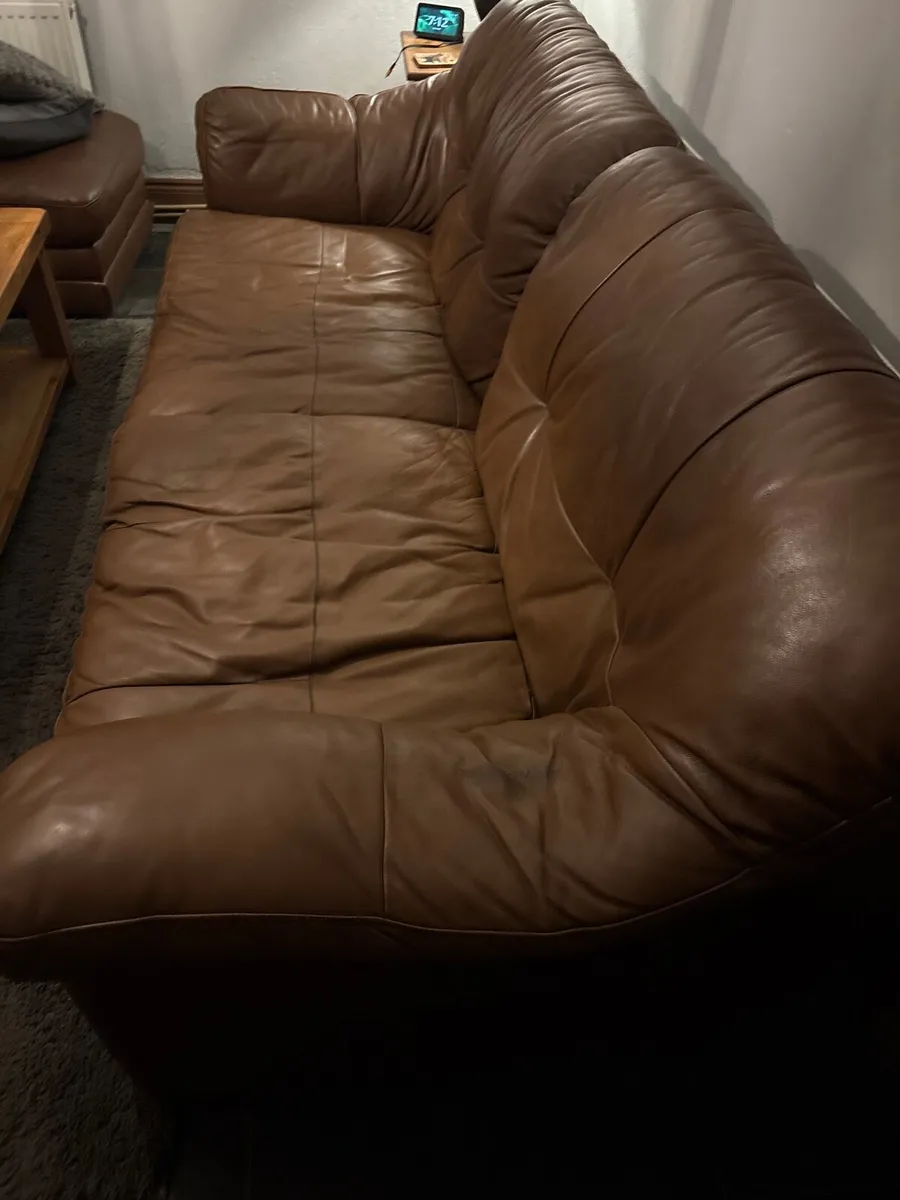 4 seater leather sofa - Image 3