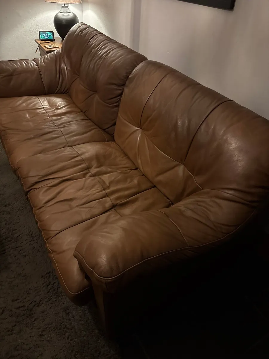 4 seater leather sofa - Image 2