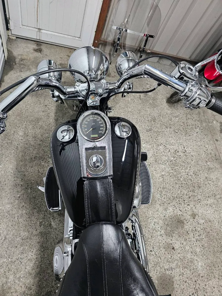 Harley-Davidson Heritage Softail FLSTC - Image 4