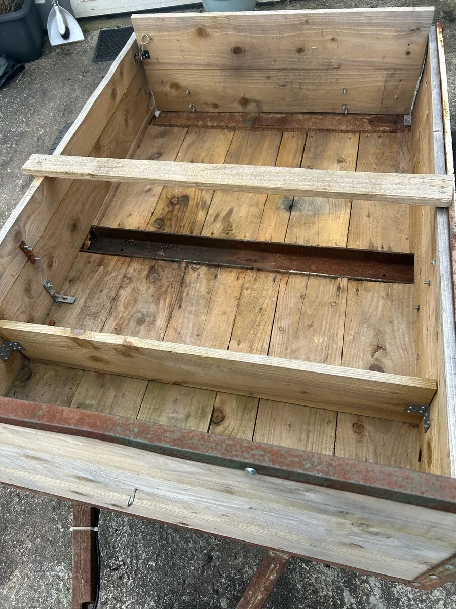 Small Trailer - Image 2