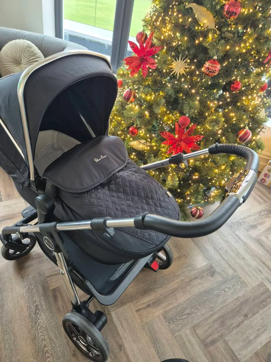 Silver Cross Pioneer Pram & Bassinet | Black - Image 2