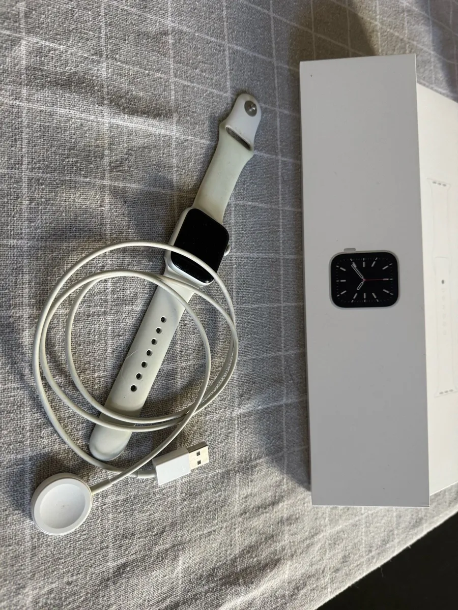 Apple Watch Series 6 - Box + Charger 160€ - Image 1