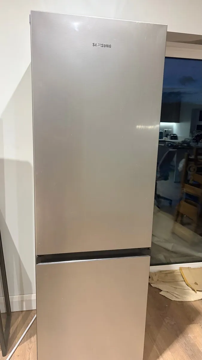 Samsung Fridge Freezer - Like new - Image 1