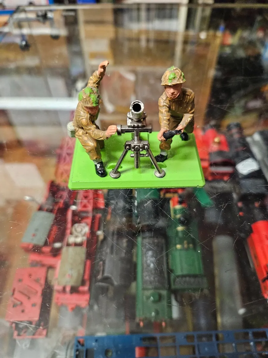 Britain's British Army WW2 Mortor Crew - Image 2