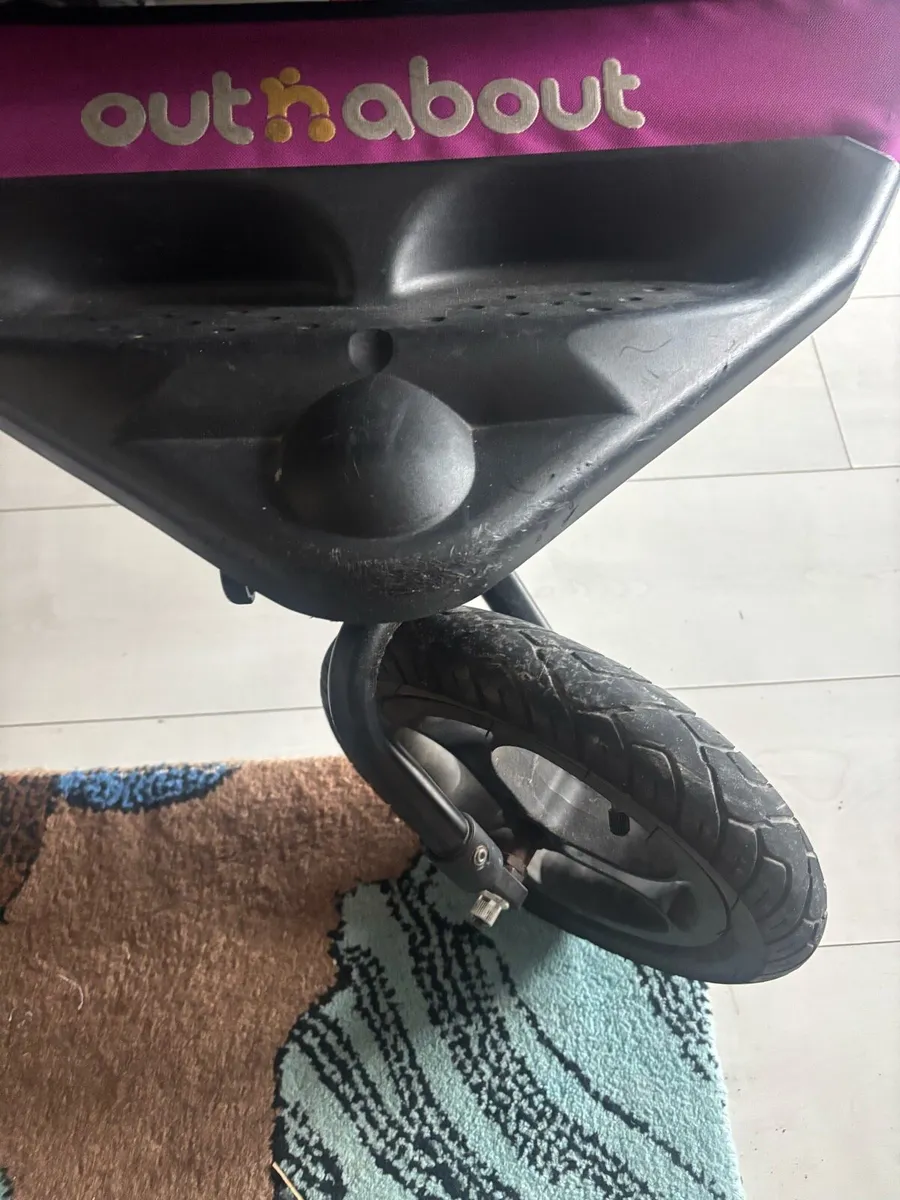 Out n about double nipper buggy - Image 3