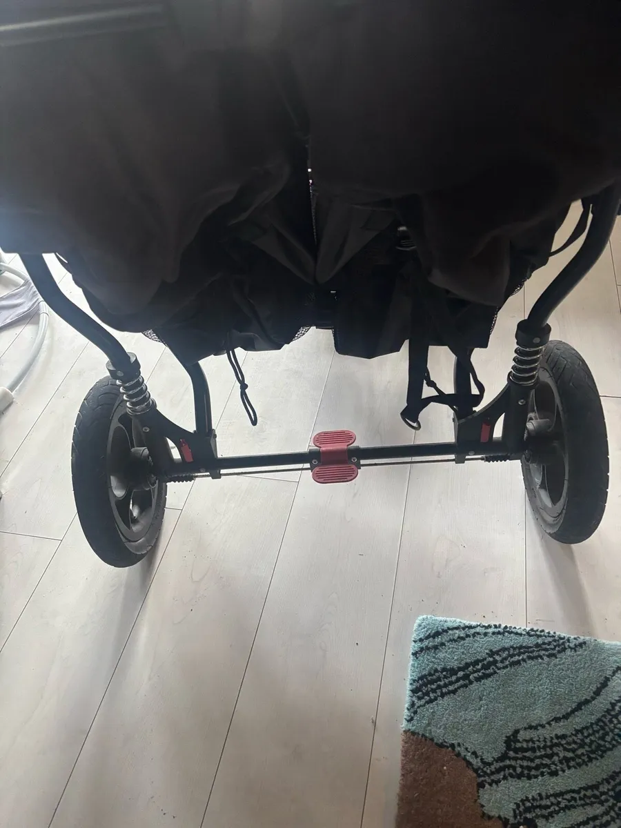 Out n about double nipper buggy - Image 4