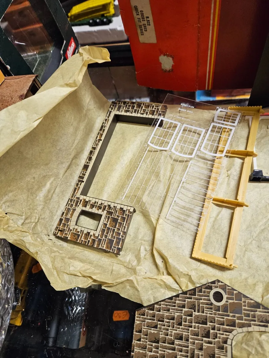 Hornby OO Gauge Goods Shed - Image 4