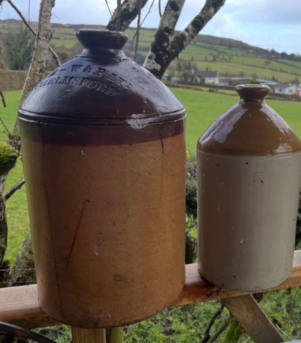 Two stoneware flagons - Image 1