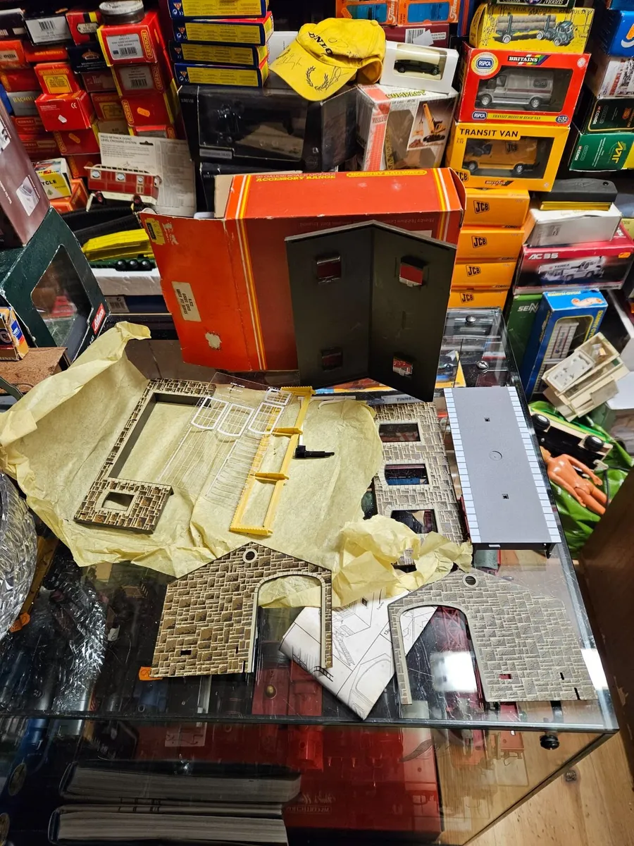 Hornby OO Gauge Goods Shed - Image 1