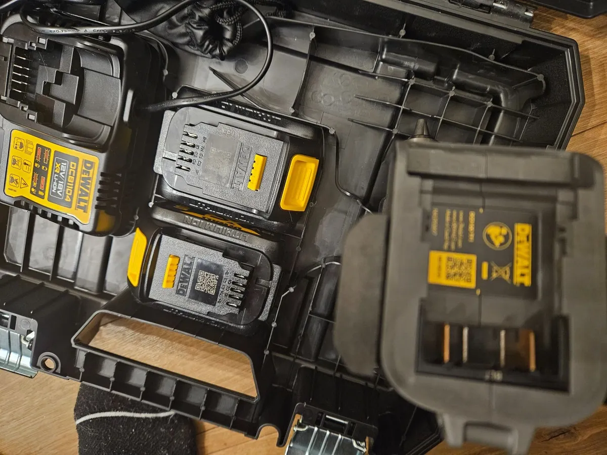 NEW DeWalt DCD100P2T XR Brushless 18V LIthium ION - Image 4